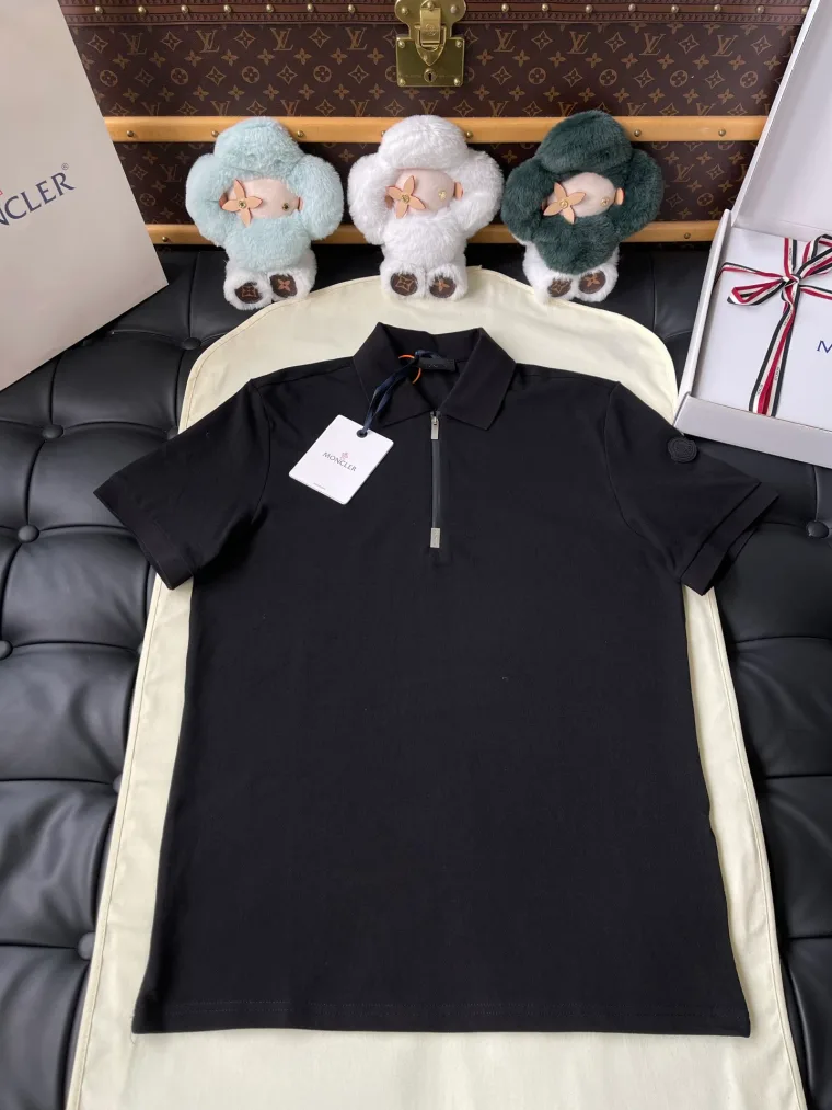 Moncler Чёрное поло на молнии с нашивкой-логотипом