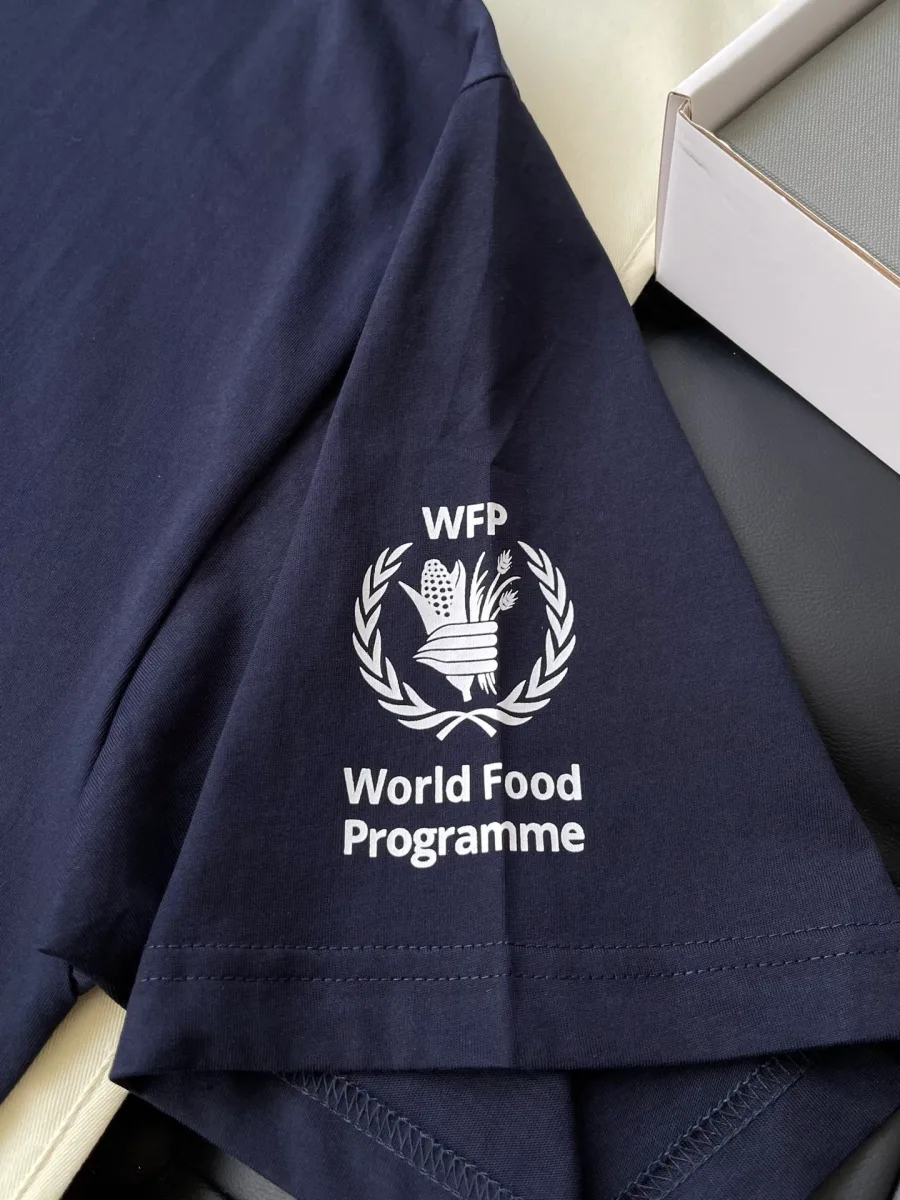Короткий рукав футболки с белым логотипом World Food Programme