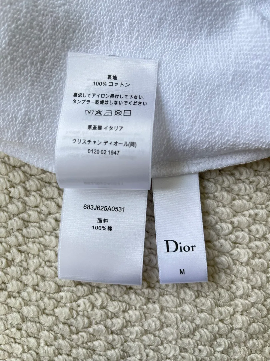 Внутренние бирки с логотипом Dior и указанием 100% состава хлопка