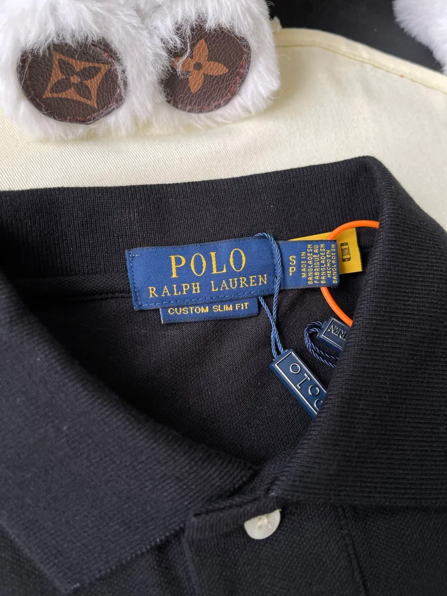 Фирменная бирка Polo Ralph Lauren на внутренней стороне воротника