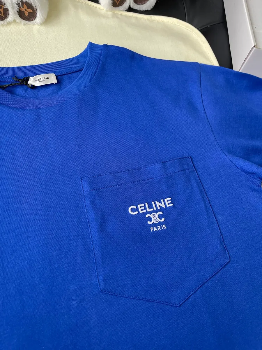 Накладной карман на груди с белым принтом Celine Paris и символом Triomphe
