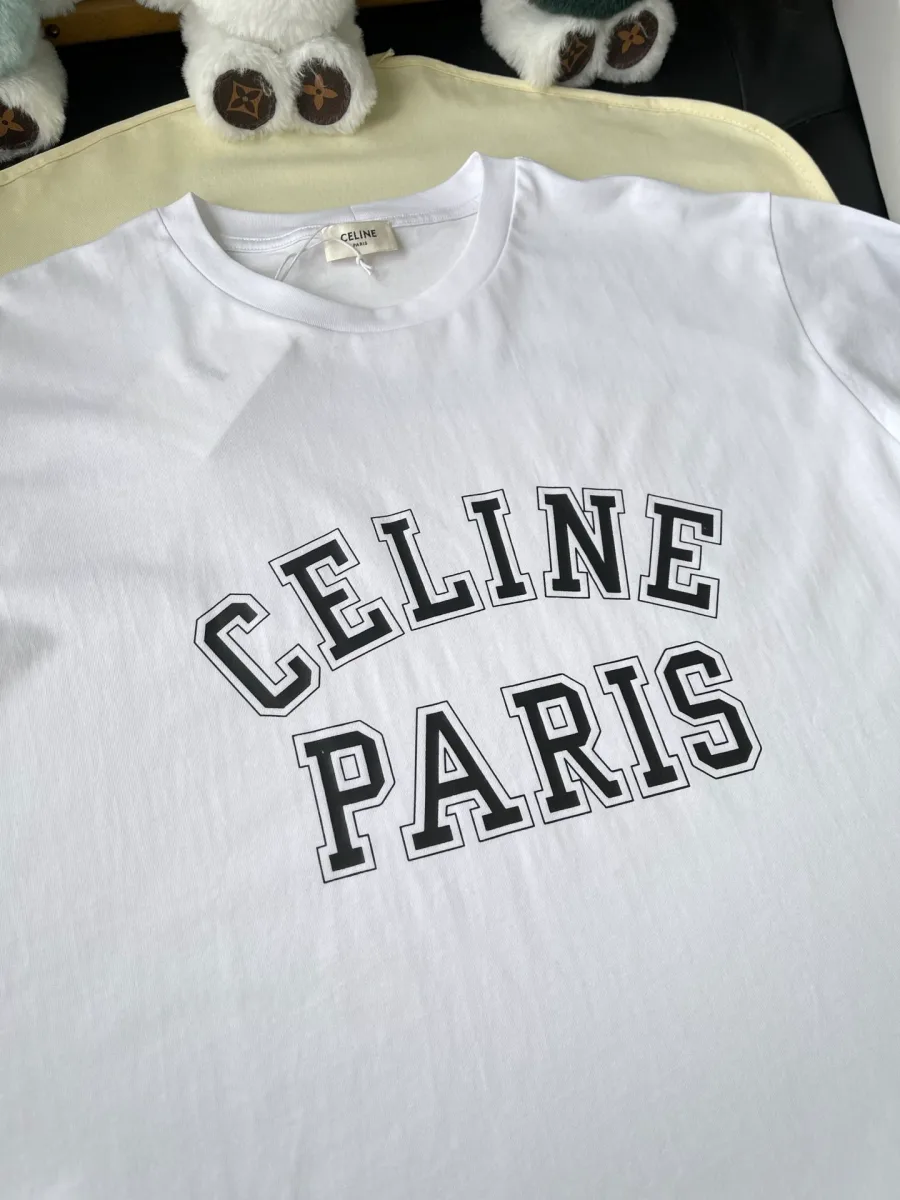 Верхняя часть белой футболки Celine с принтом на груди