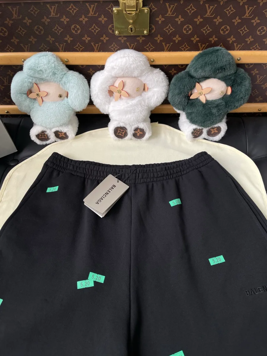 Шорты Balenciaga чёрного цвета с эластичным поясом
