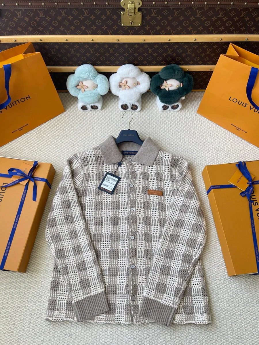 Мужской вязаный кардиган в клетку Damier, общий вид спереди