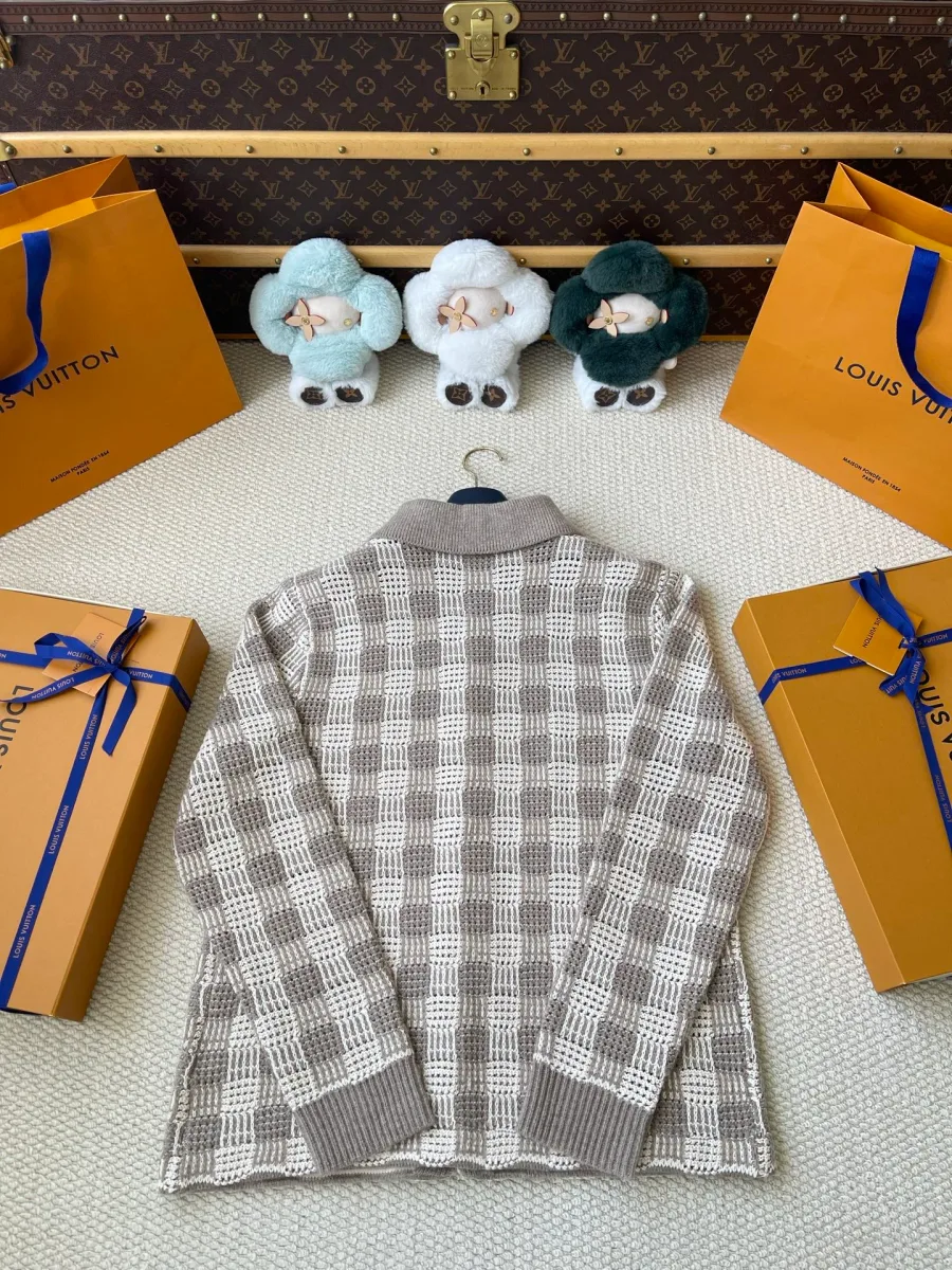 Вязаный кардиган с узором Damier, вид со спины