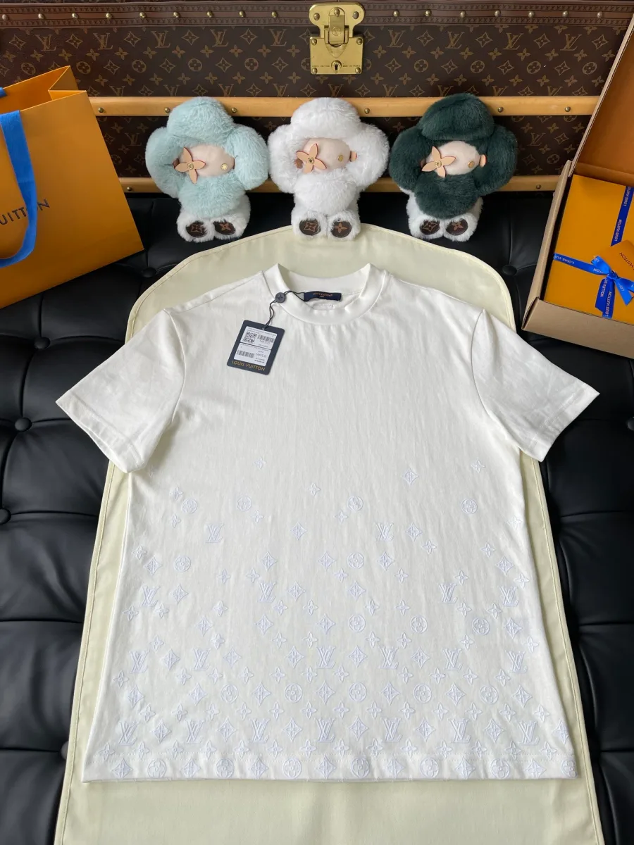 Белая мужская футболка с градиентным узором Monogram, вид спереди