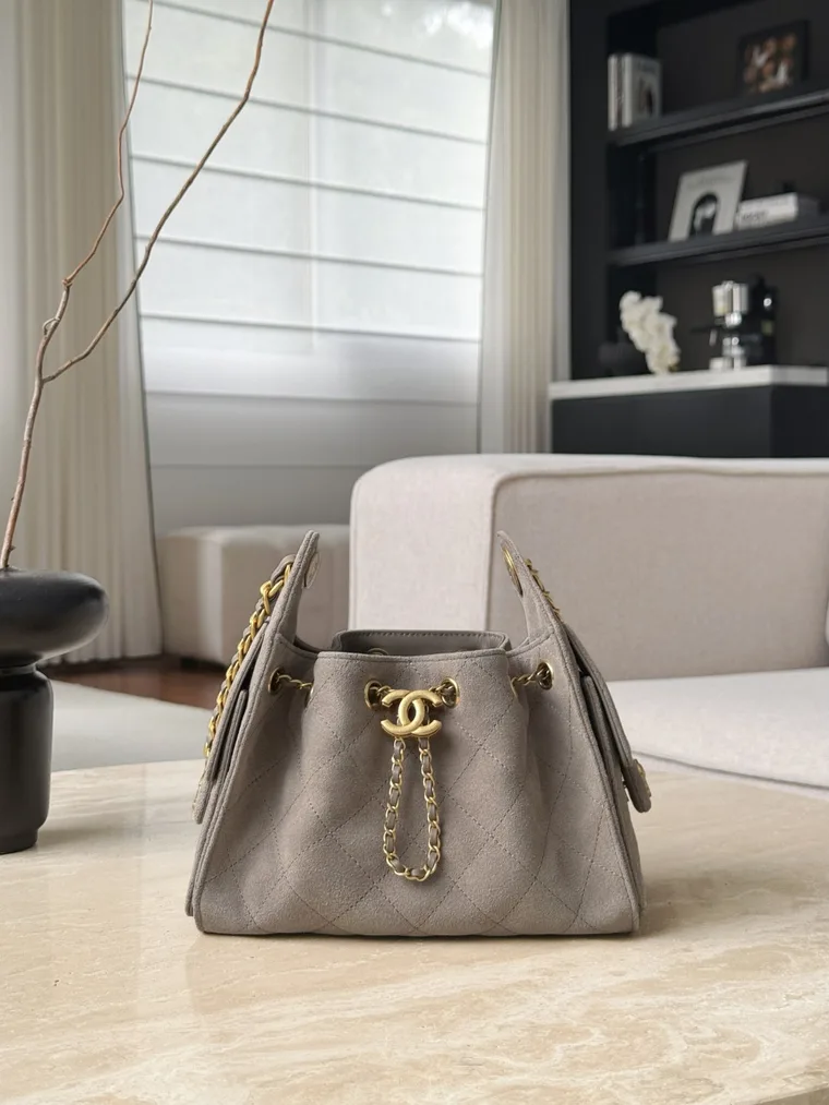Chanel Серо-коричневая сумка Hobo Mini