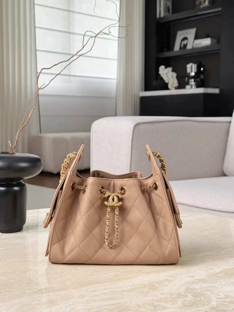 Chanel Бежевая сумка Hobo Mini