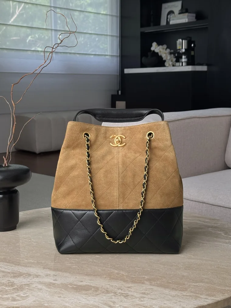Chanel Коричнево-черная сумка-хобо Hobo