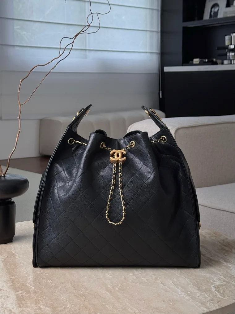 Chanel Чёрная сумка-хобо Hobo Maxi