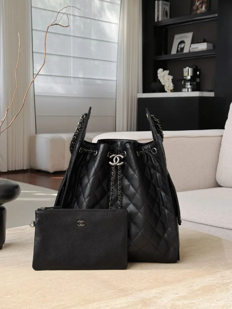 Chanel Чёрная сумка-хобо Hobo Medium
