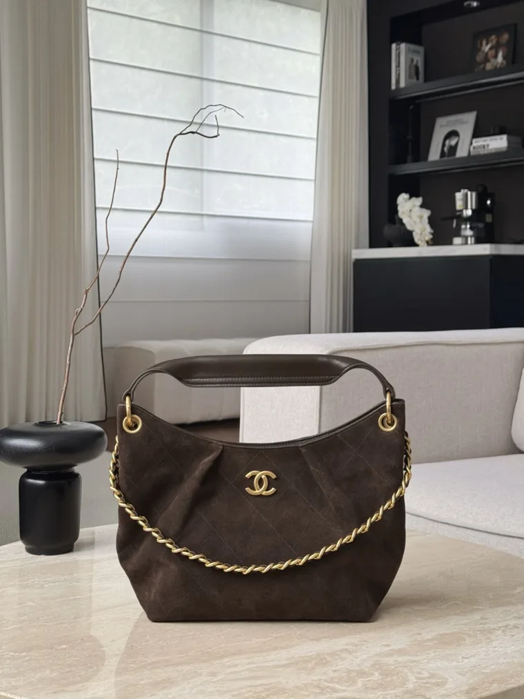 Chanel Коричневая замшевая сумка-хобо Hobo