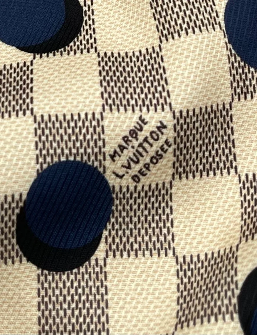 Ткань шорт с принтом Damier и надписью Marque L.Vuitton Déposée
