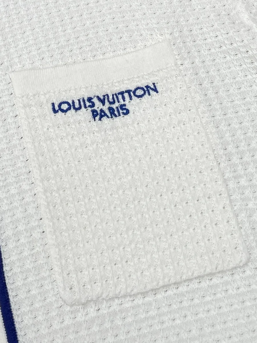 Накладной нагрудный карман с вышитым логотипом Louis Vuitton Paris