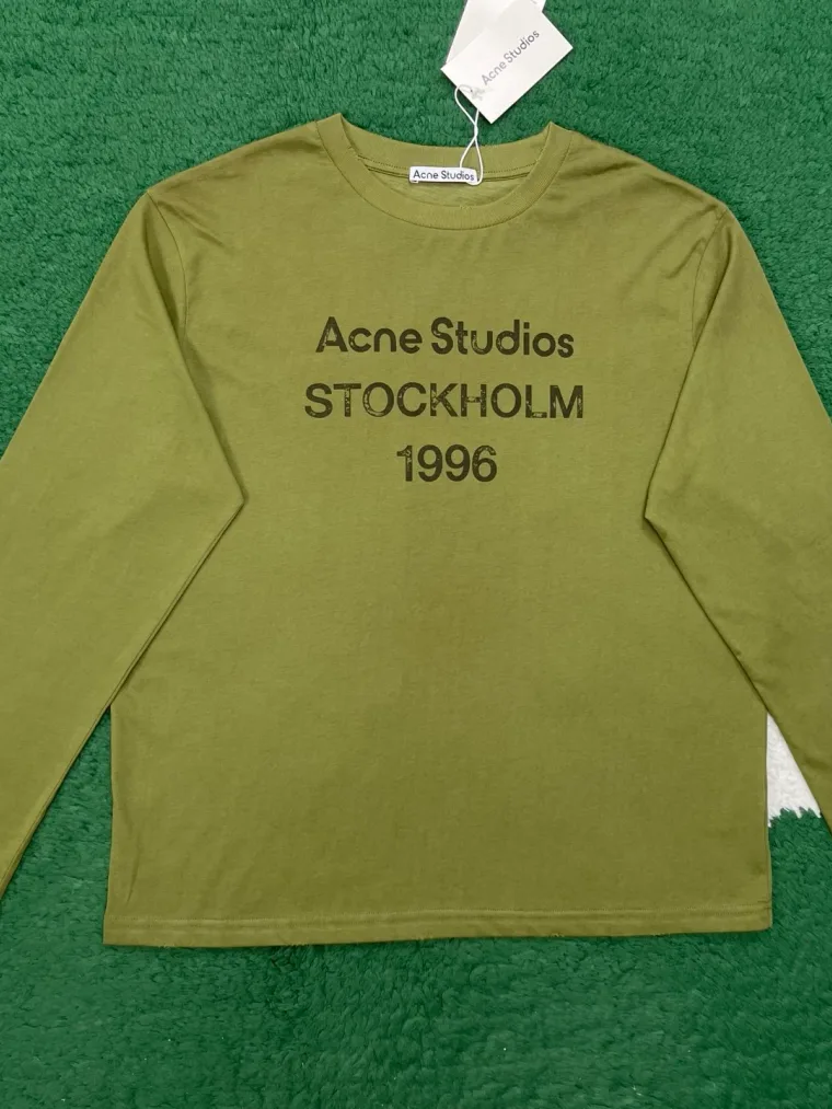 Acne Studios Оливковый лонгслив с принтом Stockholm 1996