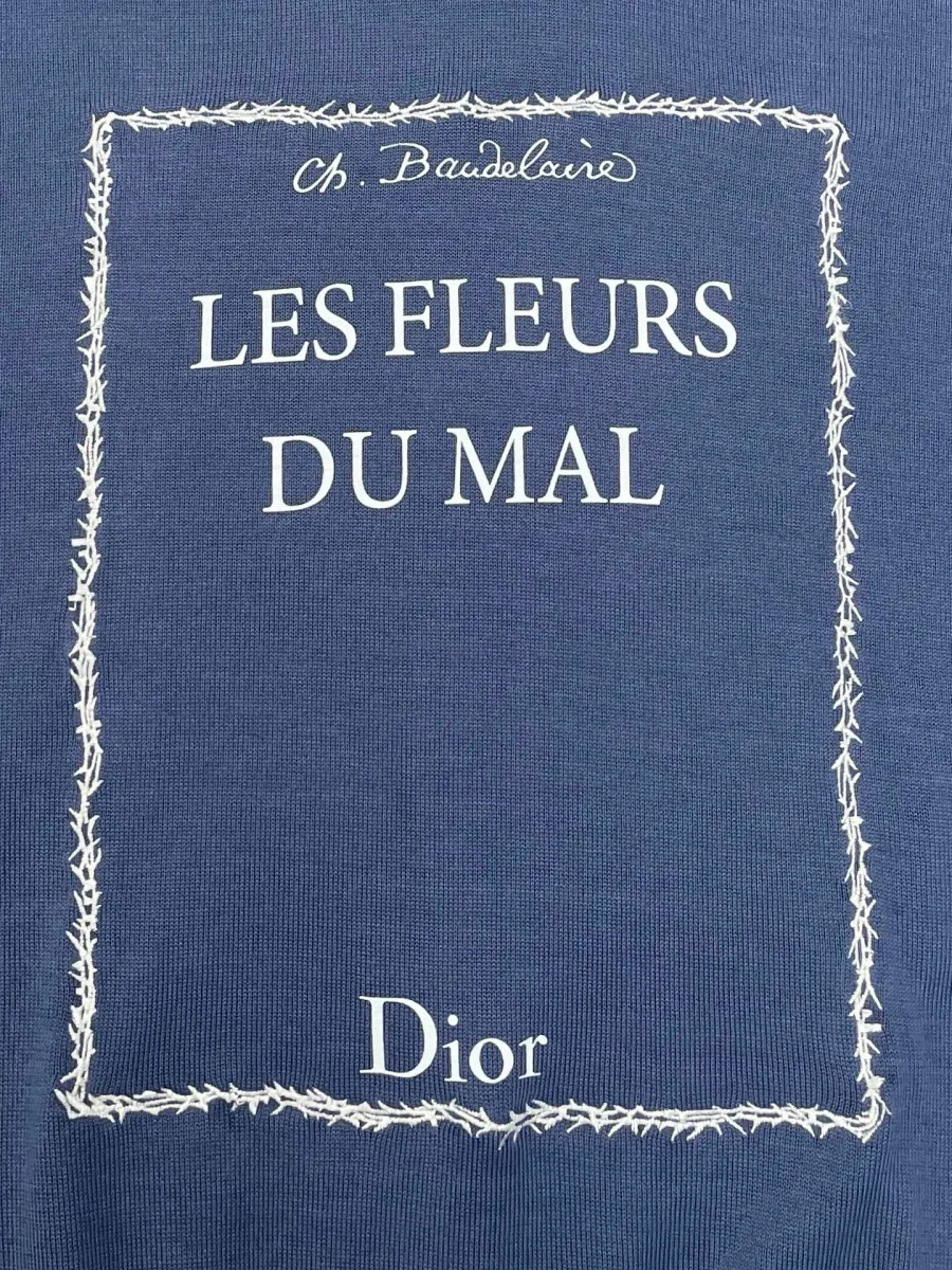 Контрастный принт Ch. Baudelaire Les Fleurs du Mal крупным планом
