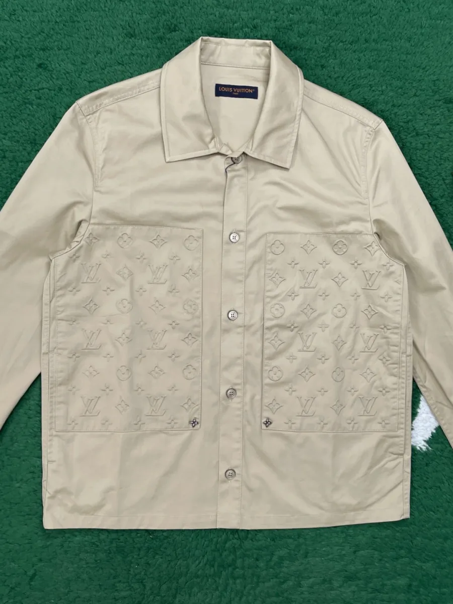 Бежевая плотная рубашка с тиснением Monogram, вид спереди