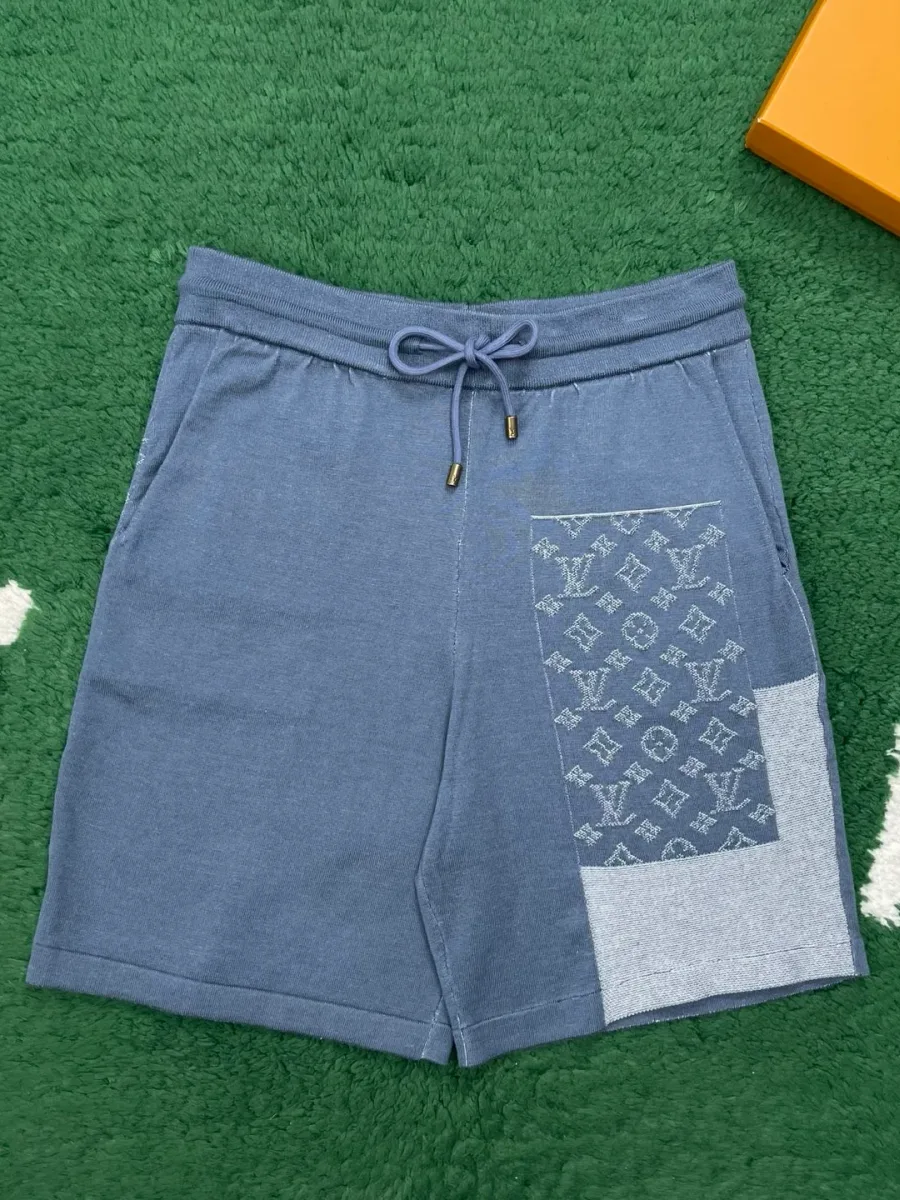 Синие трикотажные шорты с узором Monogram, вид спереди