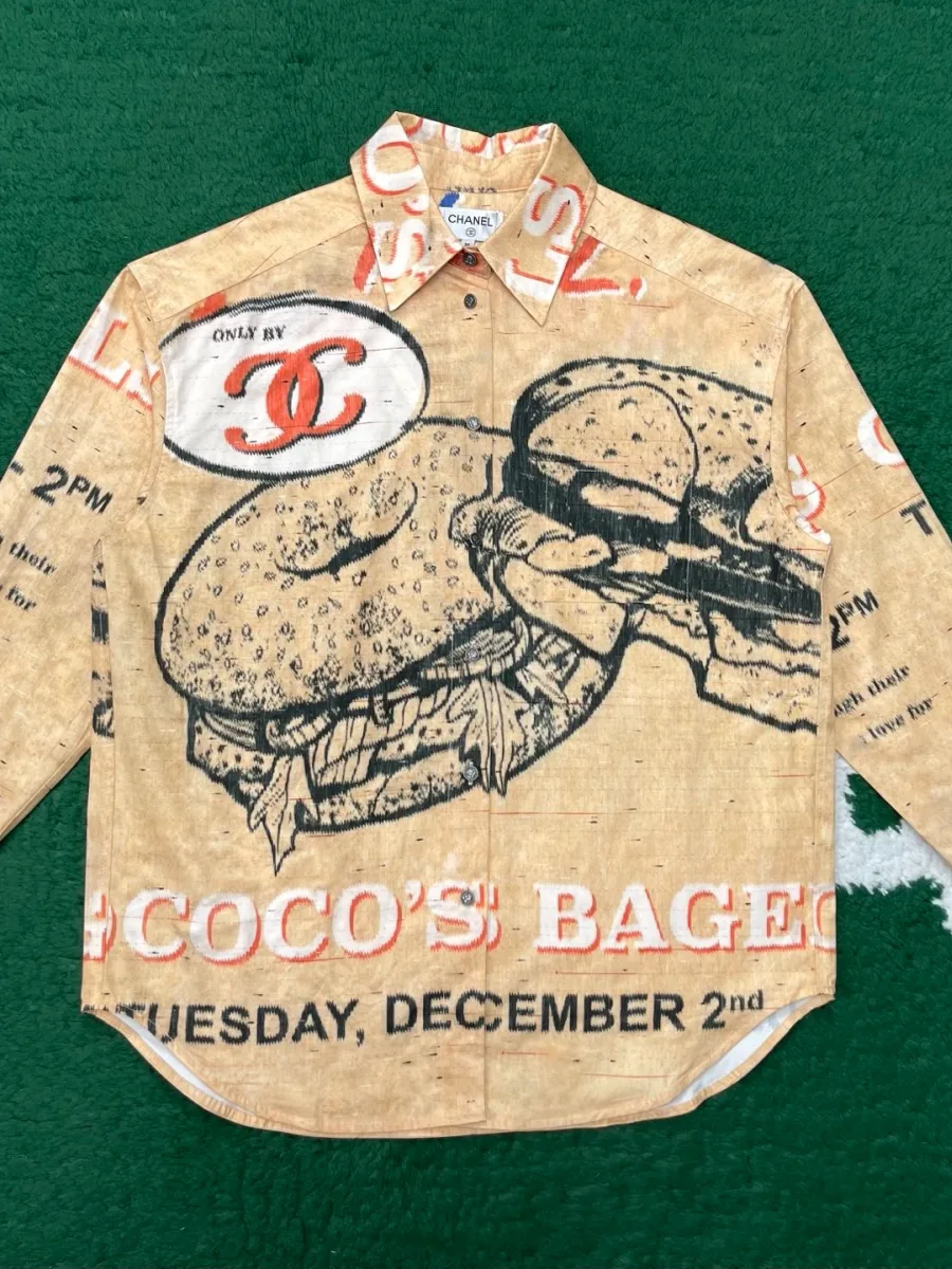 Бежевая рубашка с принтом Coco's Bagel, вид спереди