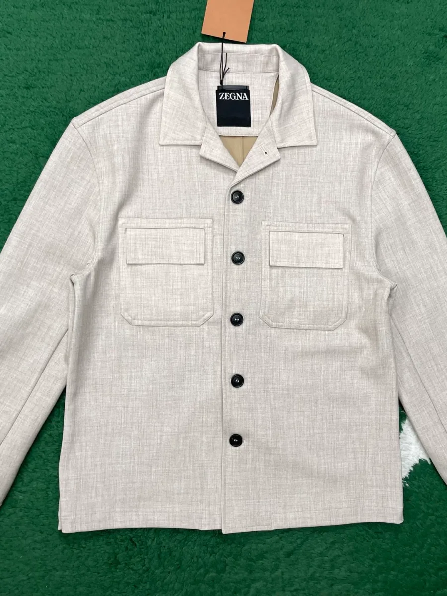 Бежевая куртка-рубашка Zegna прямого кроя, общий план спереди