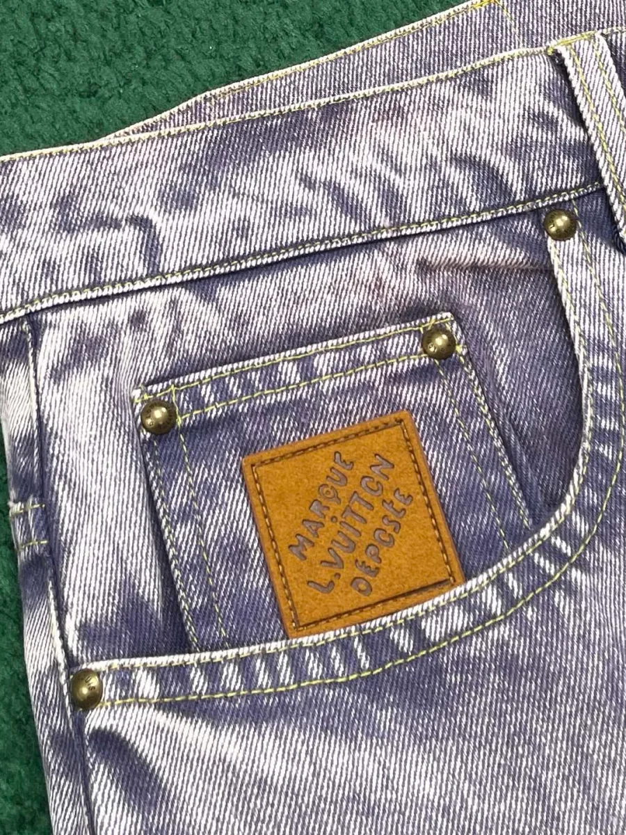 Передний карман с оранжевой нашивкой Marque L.Vuitton Déposée