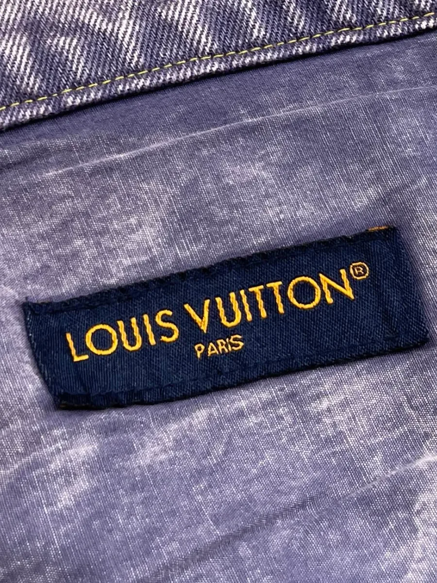 Тканевая жаккардовая бирка Louis Vuitton Paris на внутренней стороне пояса