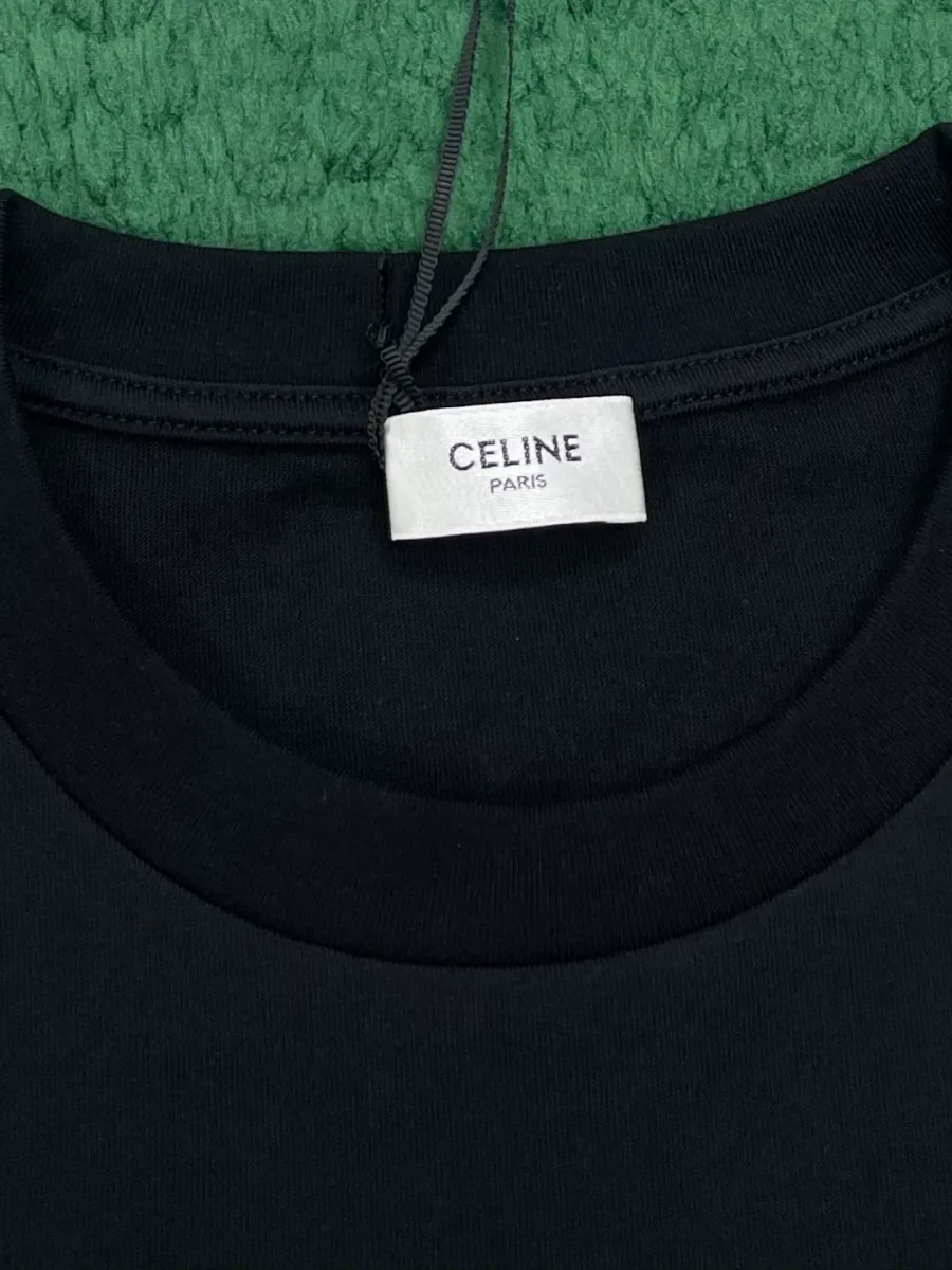 Горловина футболки с жаккардовой фирменной биркой Celine