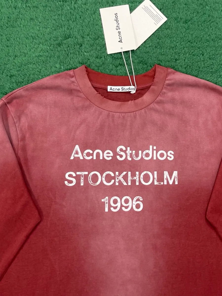 Верхняя часть изделия с круглым вырезом и принтом Acne Studios Stockholm 1996