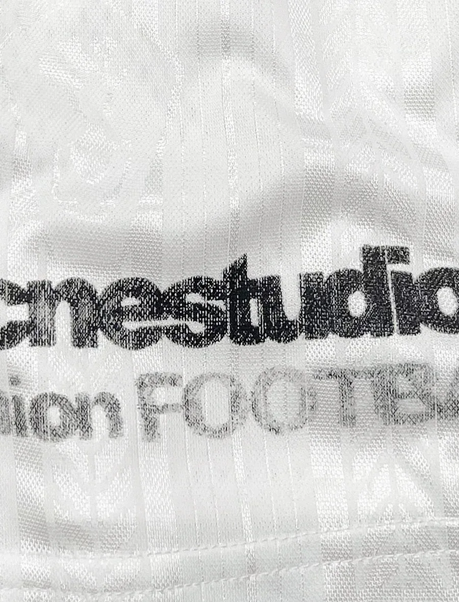 Принт с надписью acnestudios fashion Football крупным планом
