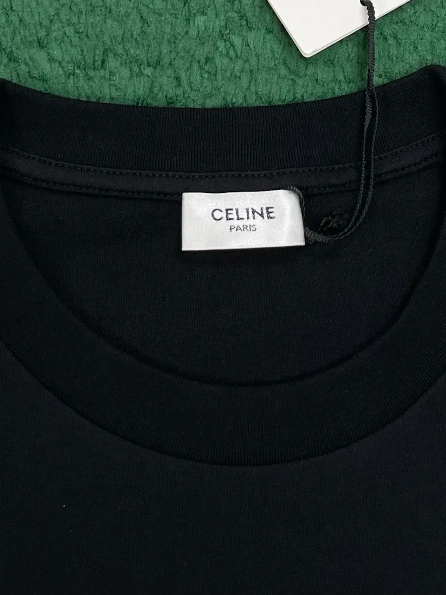 Эластичный воротник в рубчик и внутренняя бирка Celine Paris