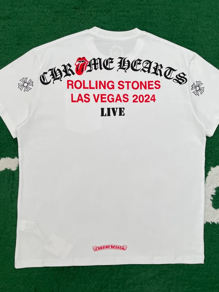 Белая футболка с принтом Rolling Stones на спине, вид сзади