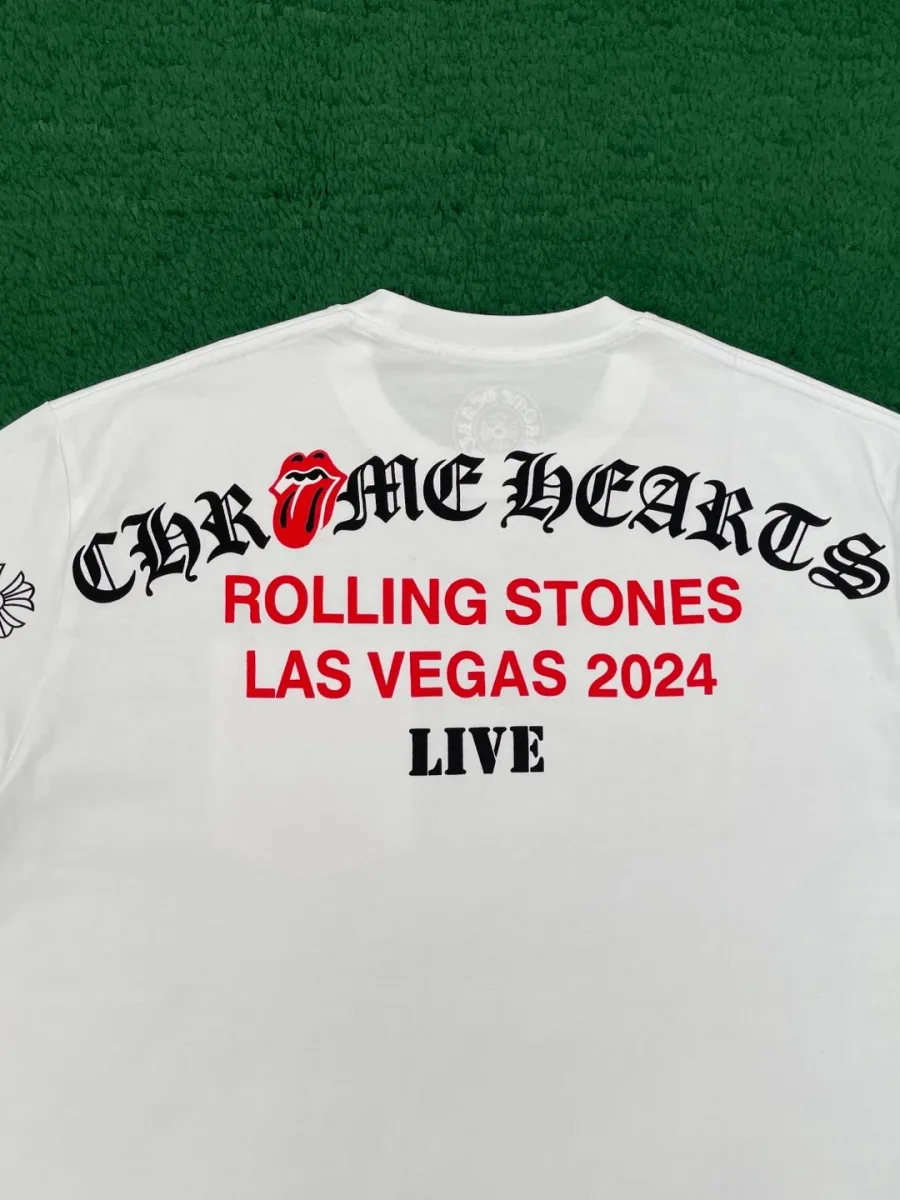 Крупный графический принт на спине с символикой Rolling Stones