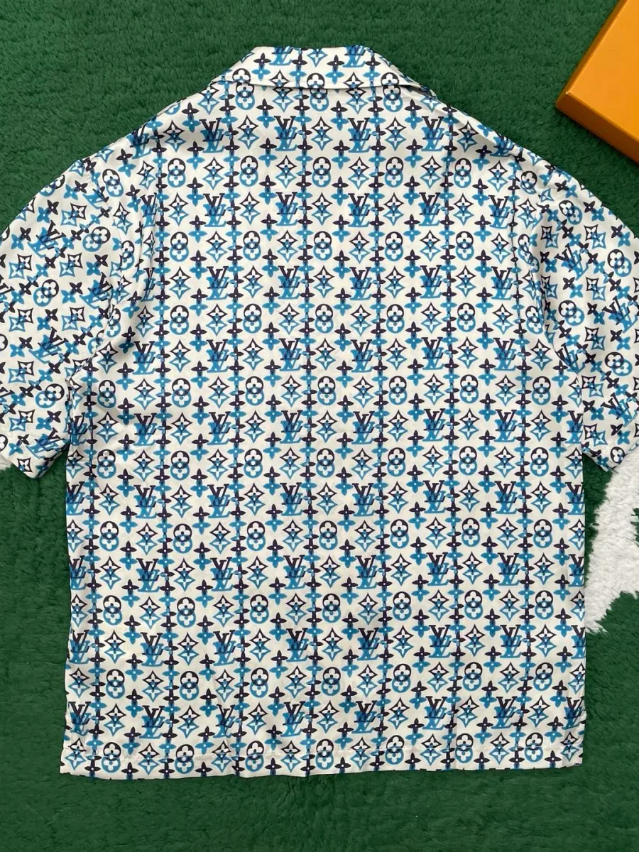 Мужская рубашка с коротким рукавом и узором Monogram, вид со спины