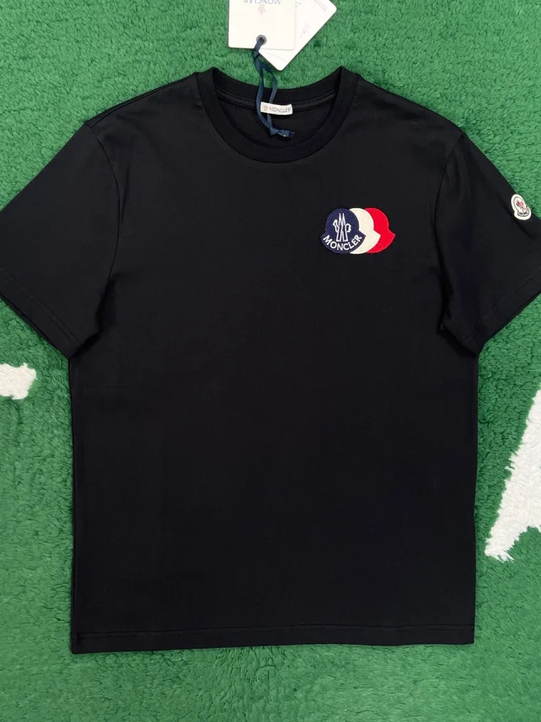 Moncler Чёрная хлопковая футболка с трёхцветным логотипом