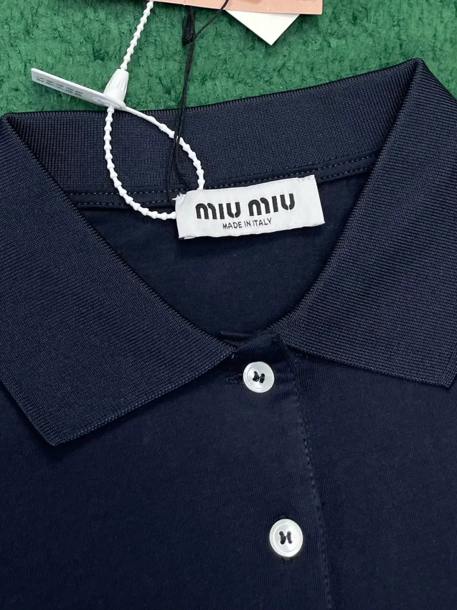 Горловина поло с отложным воротником и ярлыком Miu Miu
