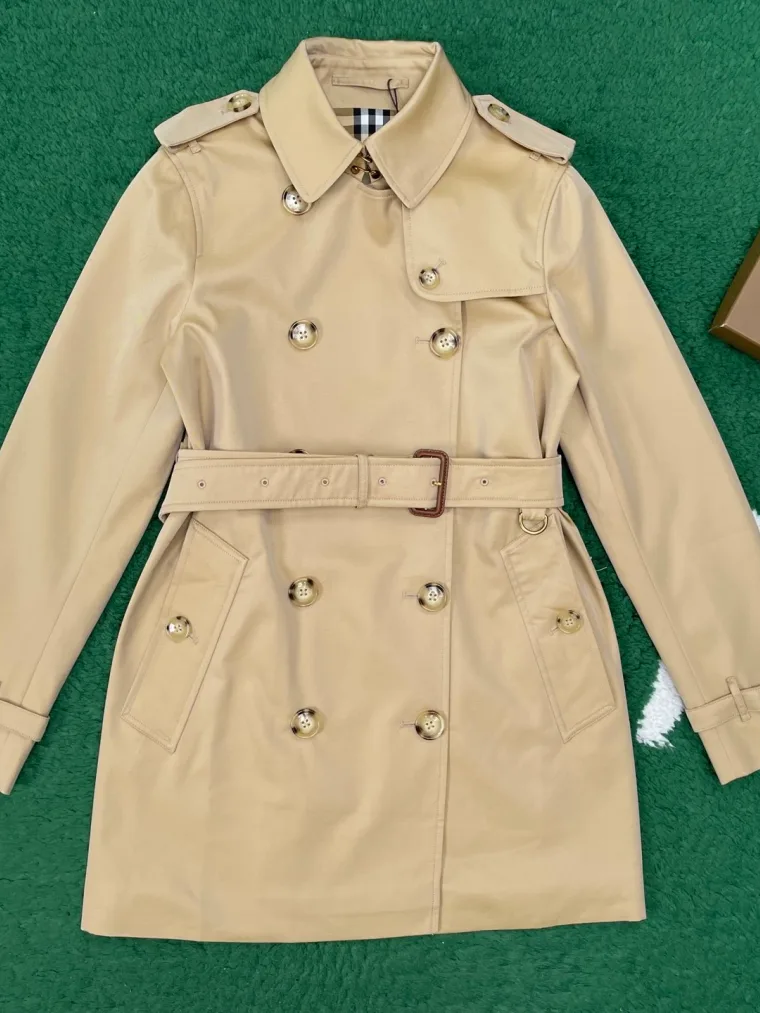 Burberry Бежевый двубортный тренч The Kensington