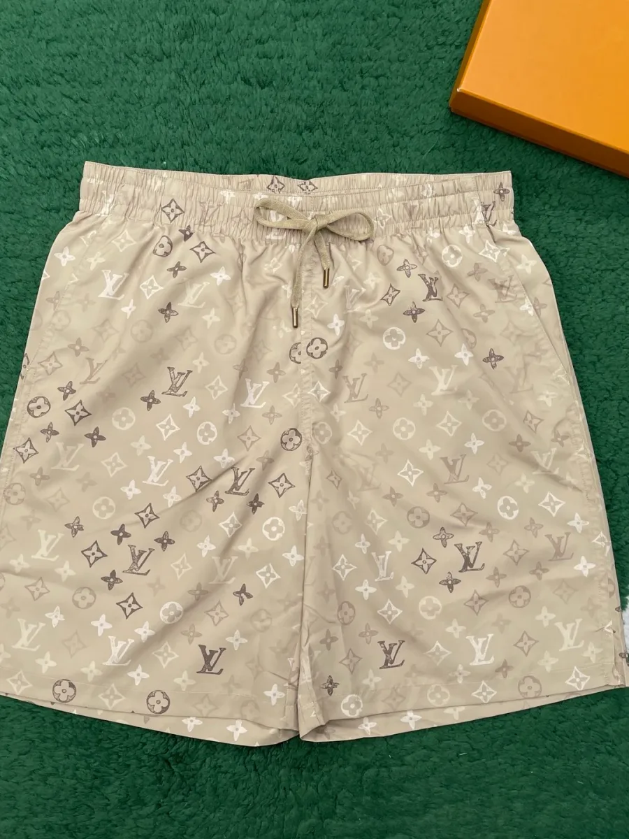 Бежевые пляжные шорты с узором Monogram, вид спереди