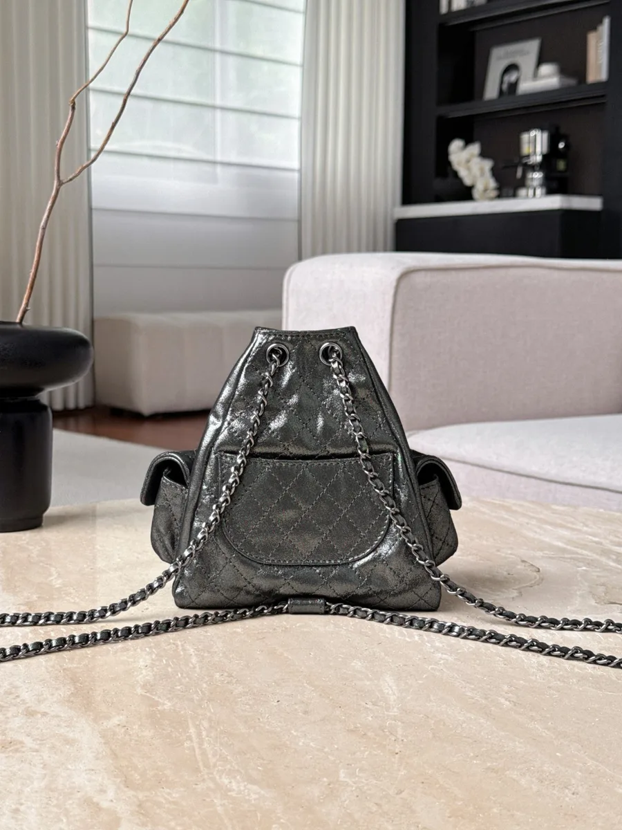 Серебристый мини-рюкзак Chanel Backpack, вид сзади с лямками-цепочками