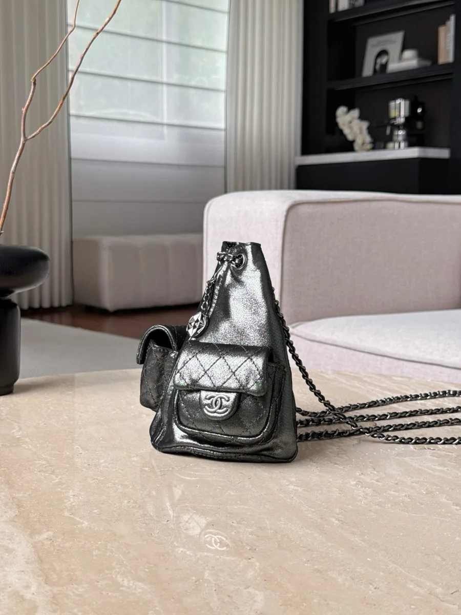 Серебристый мини-рюкзак Chanel Backpack, вид сбоку