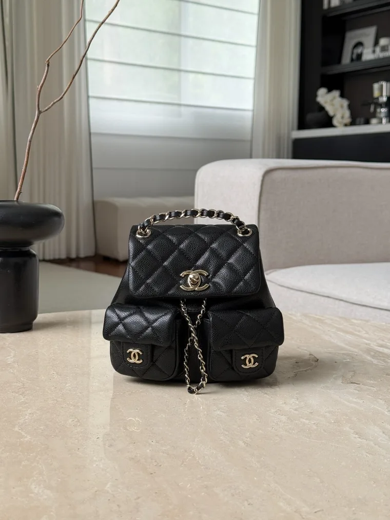 Chanel Чёрный рюкзак Backpack с золотистой фурнитурой