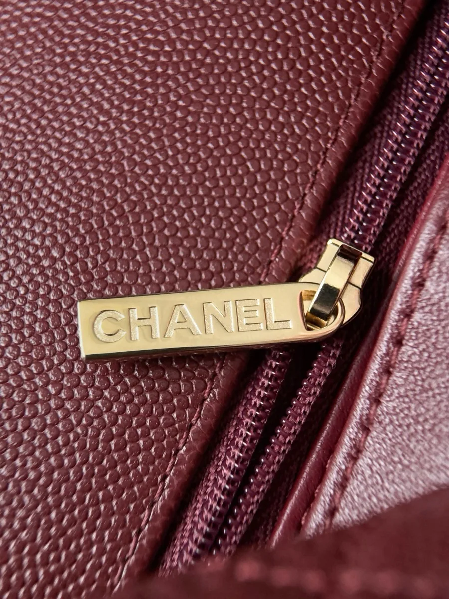 Внутренний карман на молнии с золотистым пуллером Chanel