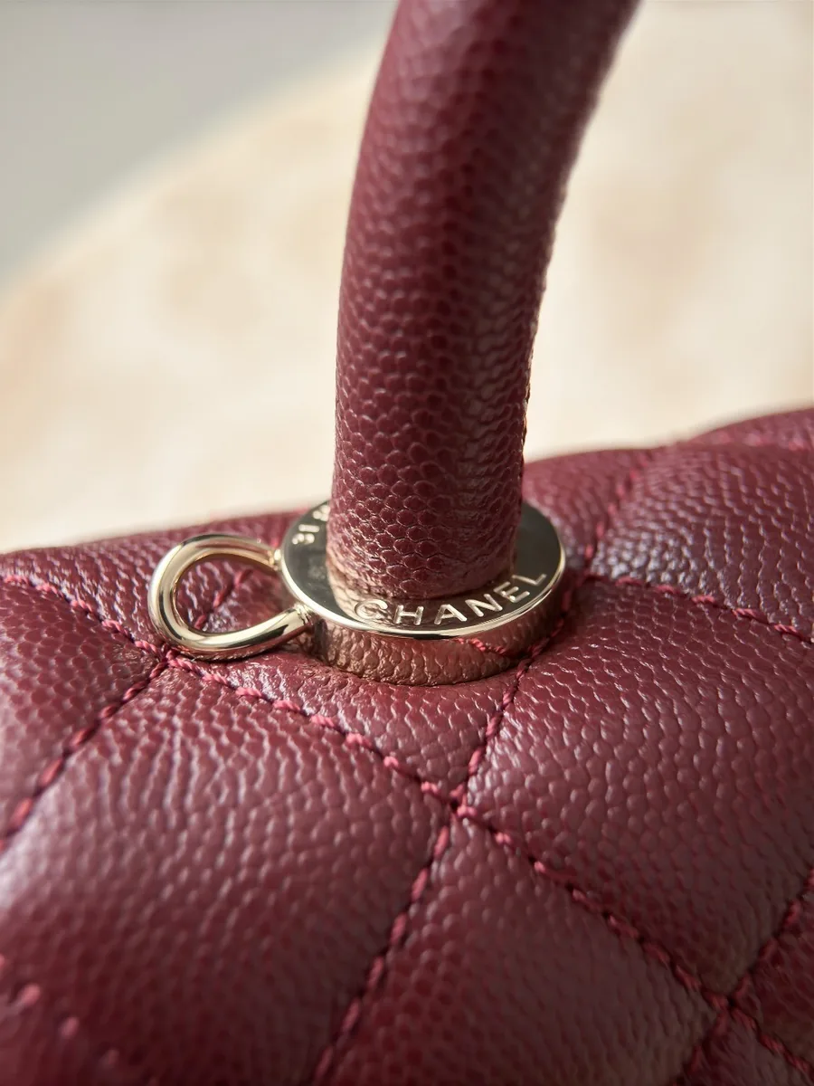 Крепление верхней ручки с металлической деталью Chanel