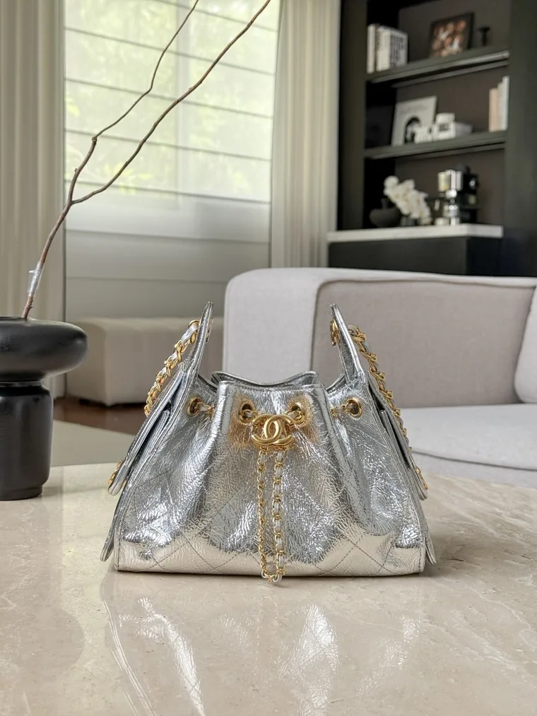 Chanel Серебристая сумка Hobo Mini