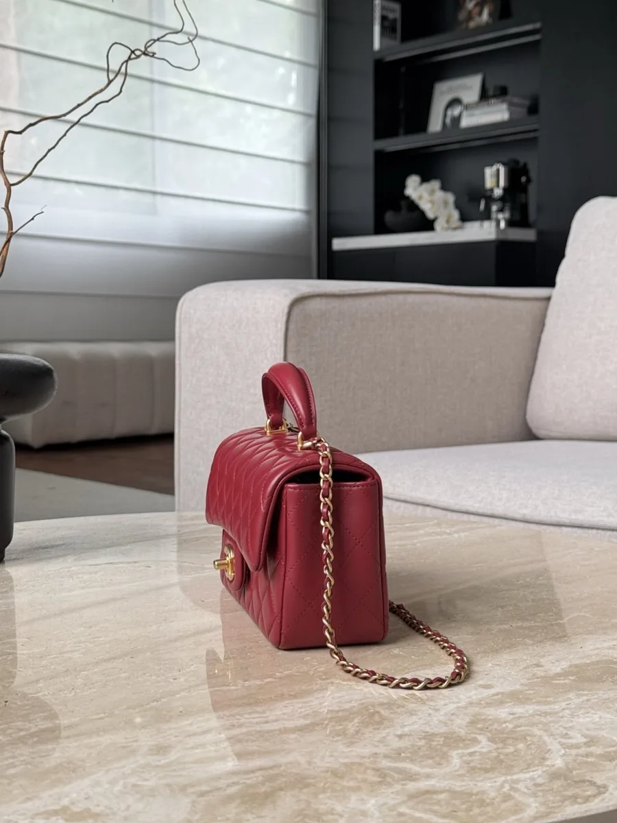 Бордовая сумка Chanel Mini Handle Bag, вид сбоку
