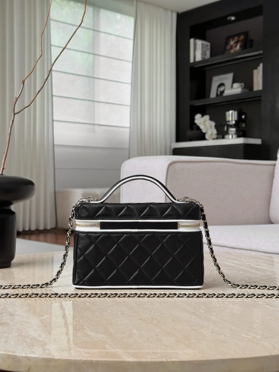 Черно-белая сумка Vanity Case, вид сзади