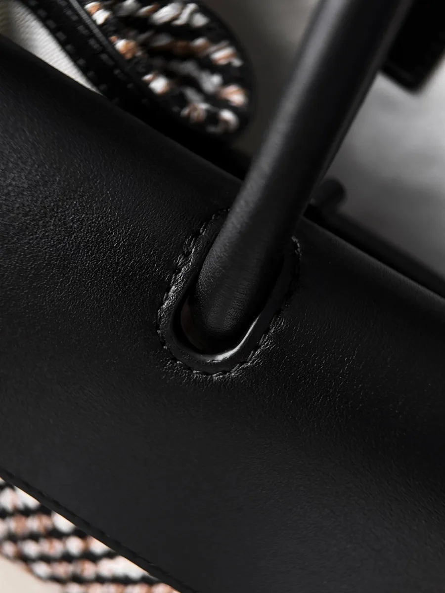 Крепление кожаной ручки к корпусу сумки Chanel