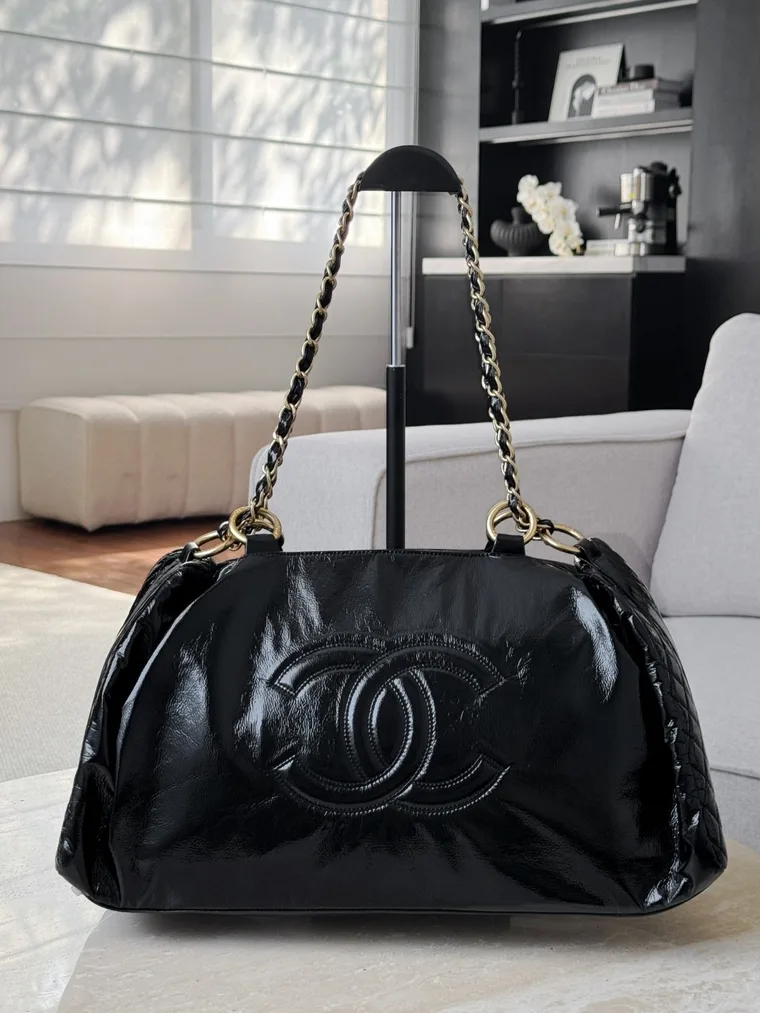 Chanel Чёрная дорожная сумка с логотипом CC