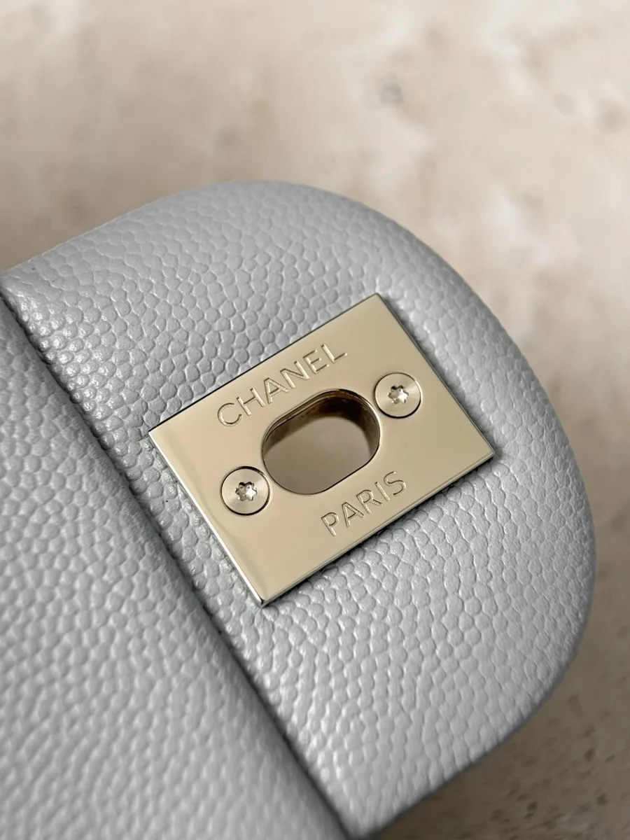 Внутренняя металлическая пластина замка с гравировкой Chanel