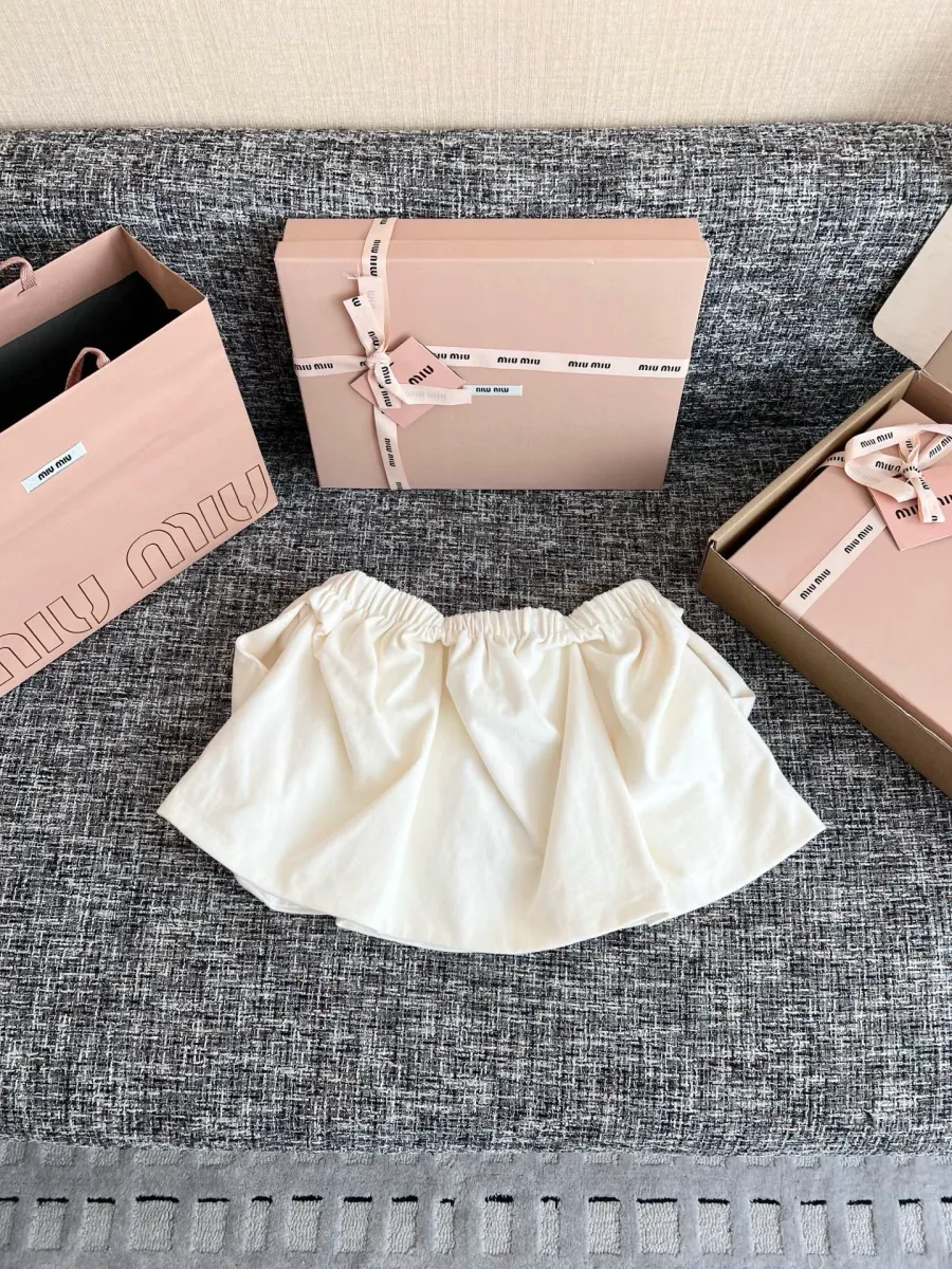 Внутренняя этикетка с брендингом Miu Miu