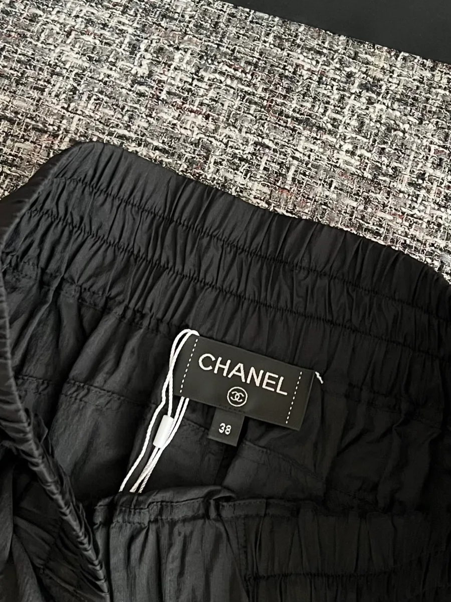 Внутренний тканевый ярлык Chanel с указанием размера на поясе